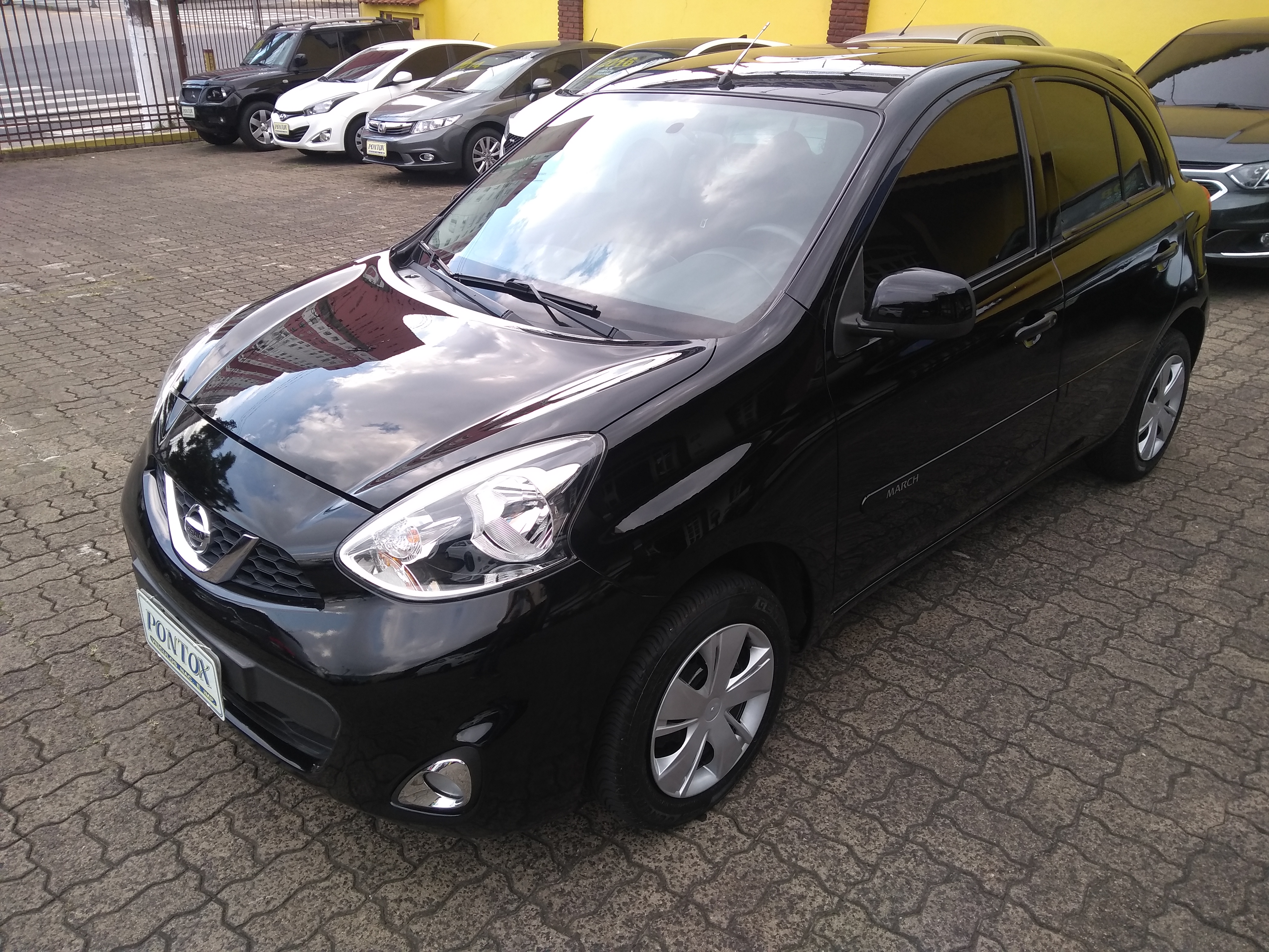 NISSAN MARCH 1.0 S , 2014/2015 , EXCELENTE ESTADO ,COM AR DIREÇÃO VIDROS , E PEGAR E ANDAR