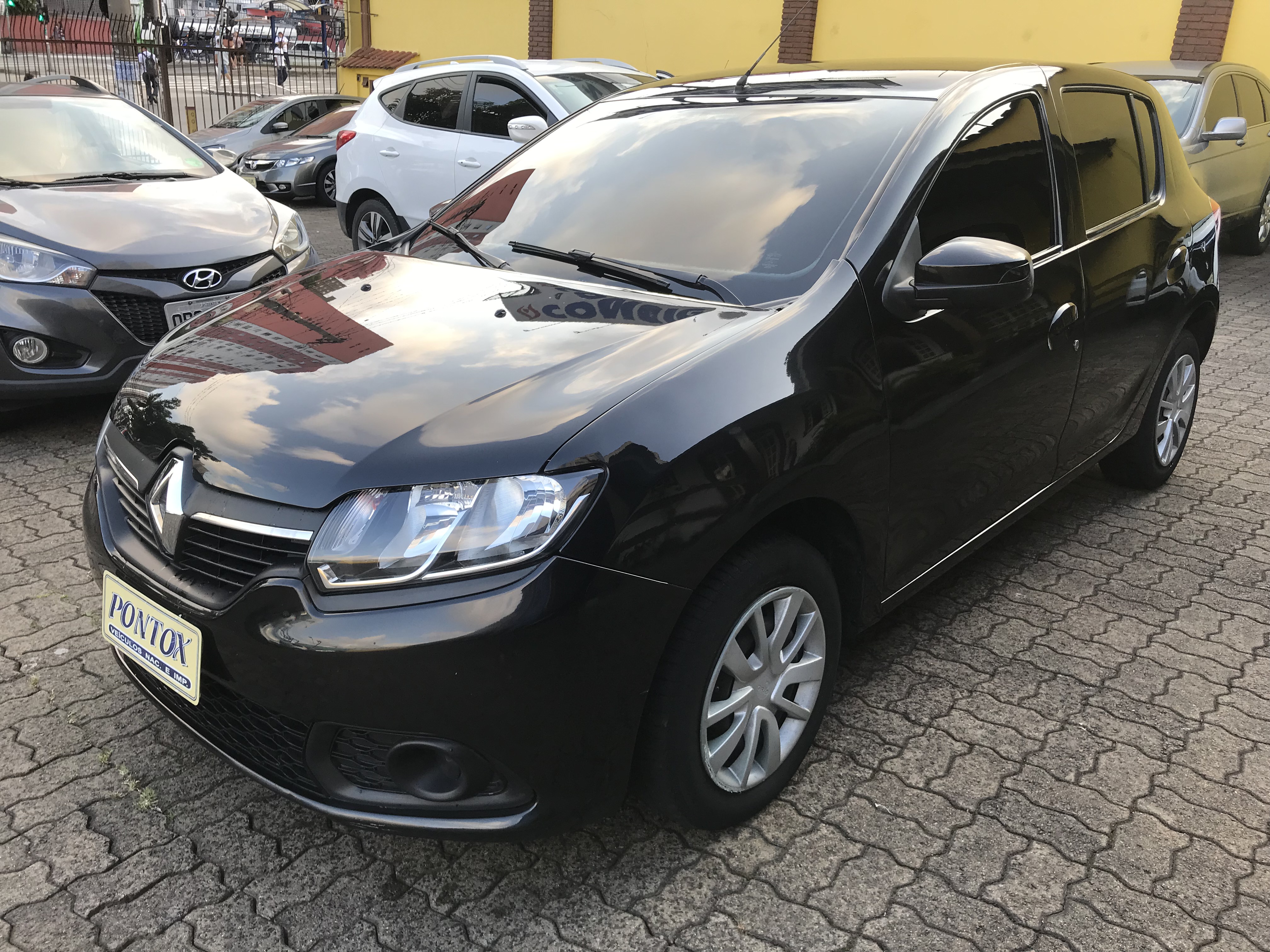 SANDERO 1.0 EXPRESSION 2015 ,EXCELENTE ESTADO ,COM AR DIREÇÃO VIDROS , PNEUS NOVOS , E PEGAR E ANDAR