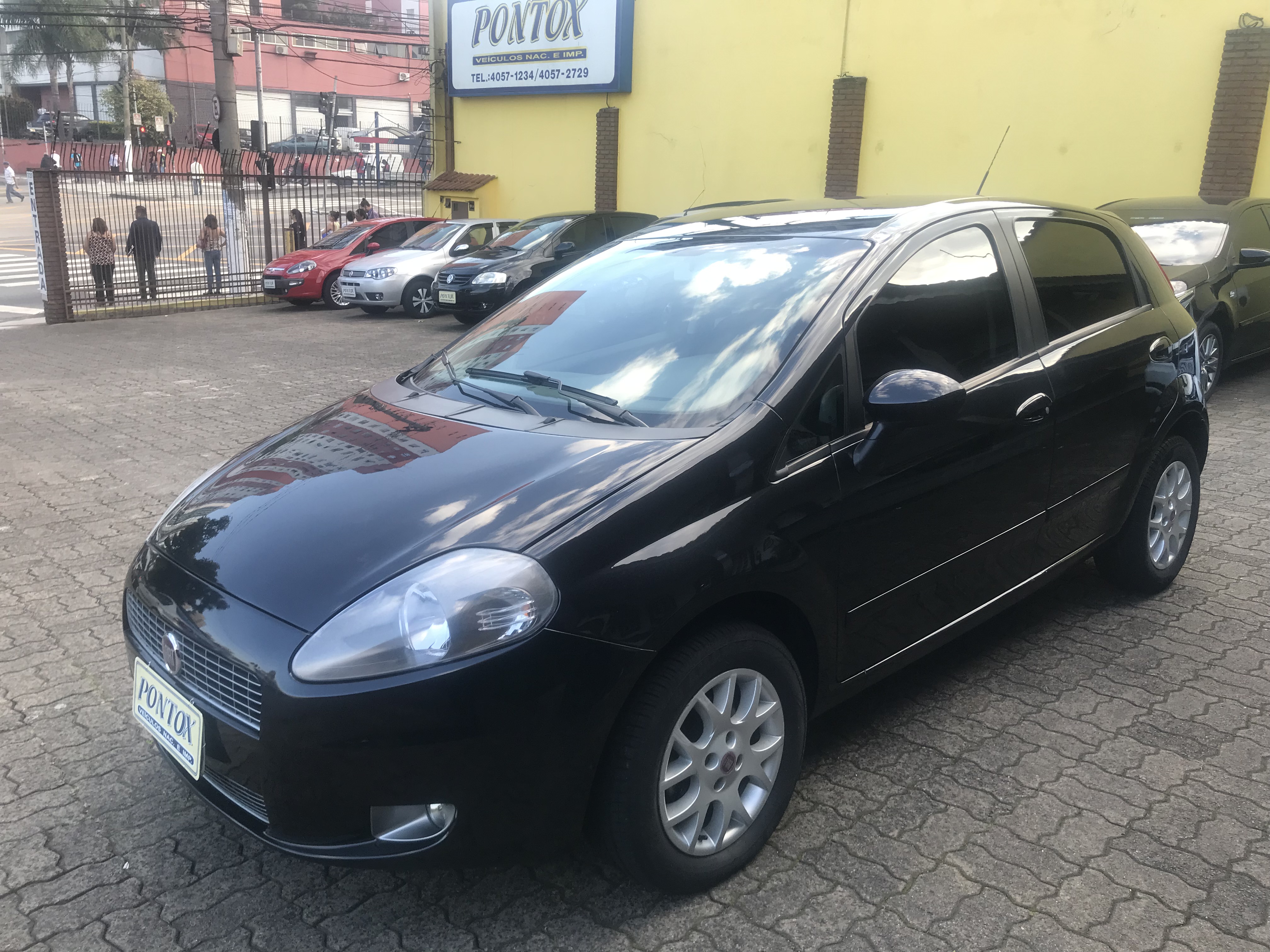 PUNTO 1.4 ELX 2010 ,EXCELENTE ESTADO ,COM AR DIREÇÃO VIDROS , OLHOU GOSTOU