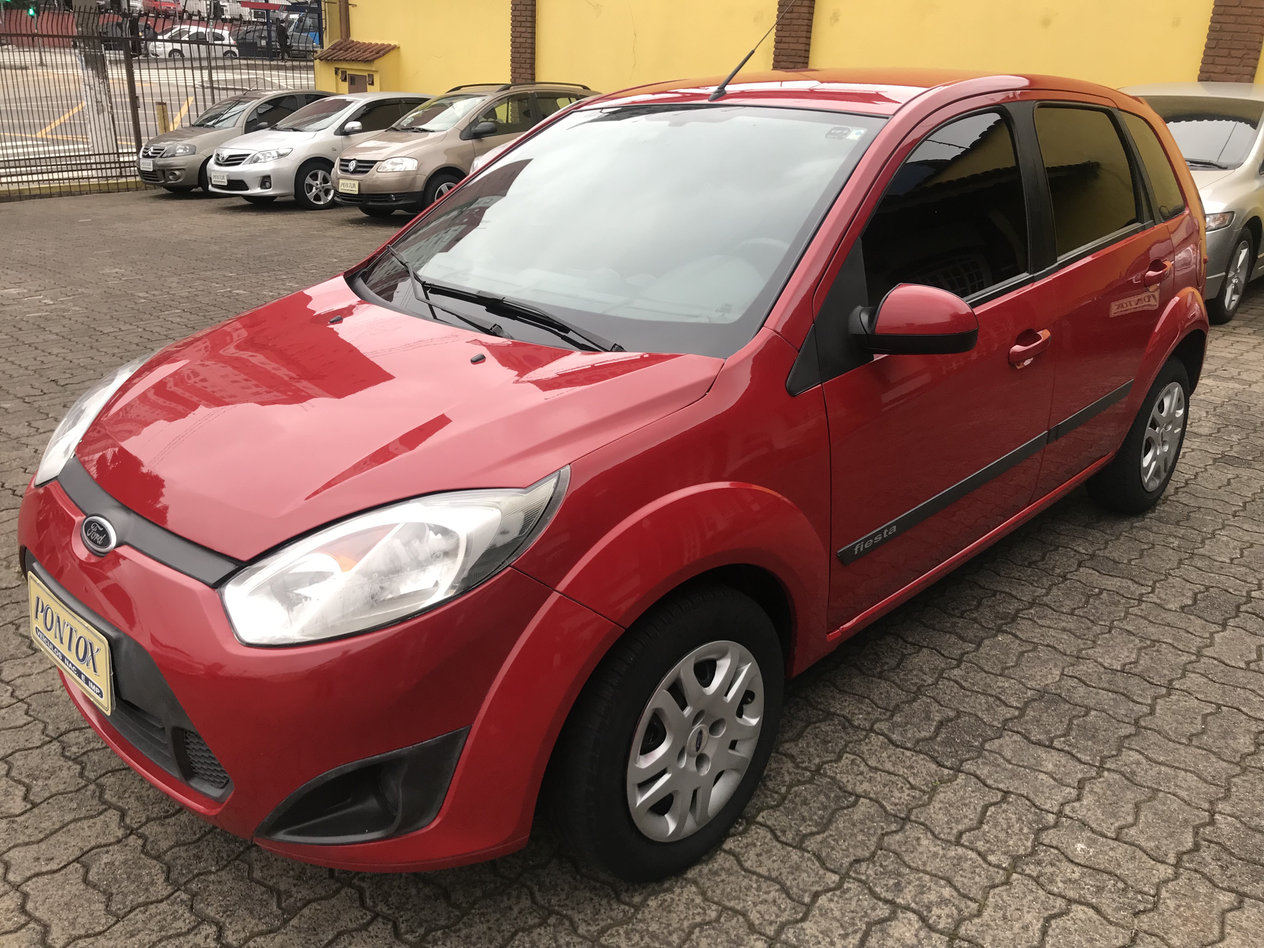 FIESTA 1.6 HATCH ,COM AR DIREÇÃO VIDROS , 2014 , BAIXA KM , OLHOU GOSTOU