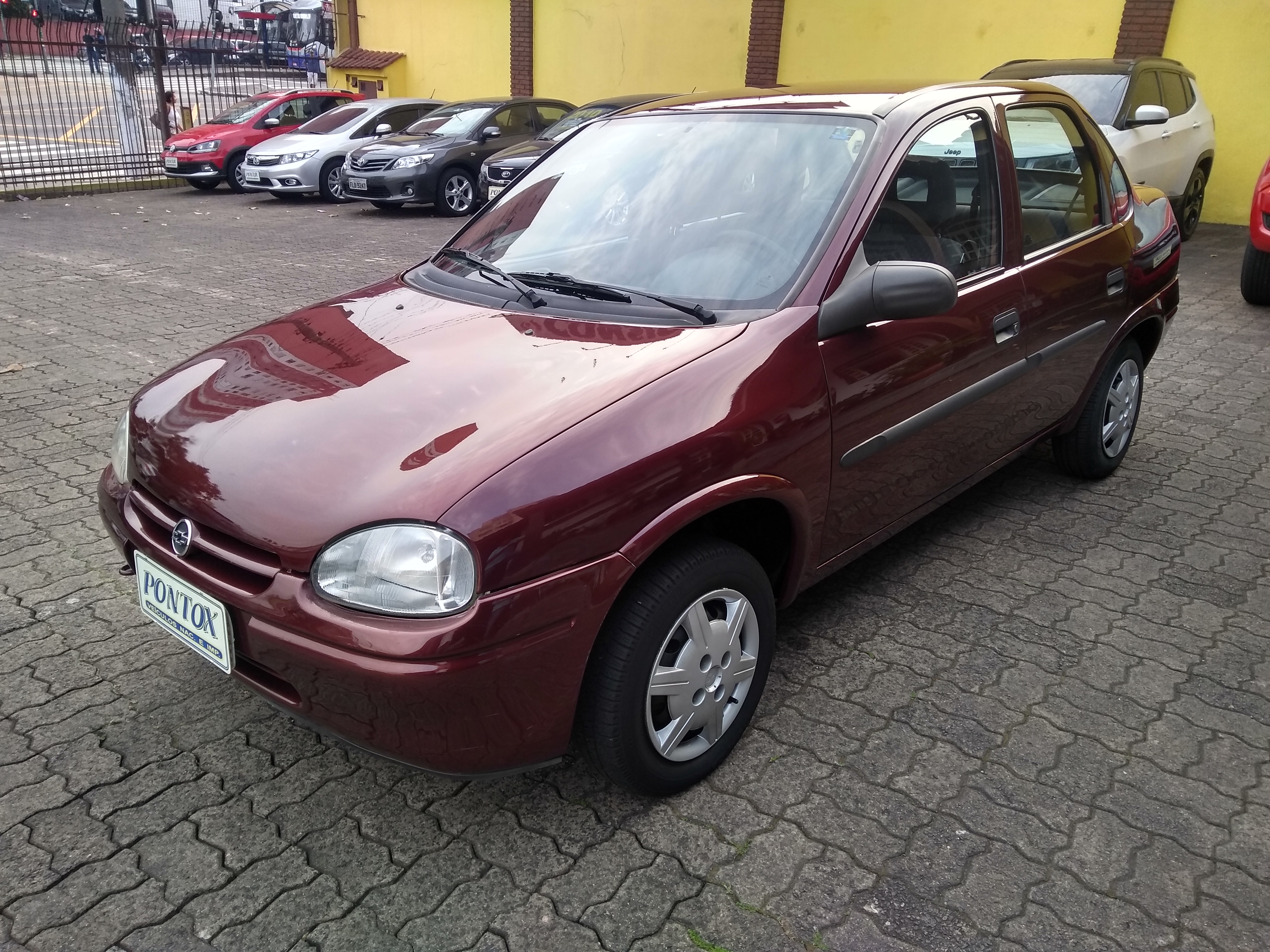 CORSA 1.0 SEDAN ,1999 EM EXCELENTE ESTADO , TEM VIDROS ELETRICOS ,E PEGAR E ANDAR