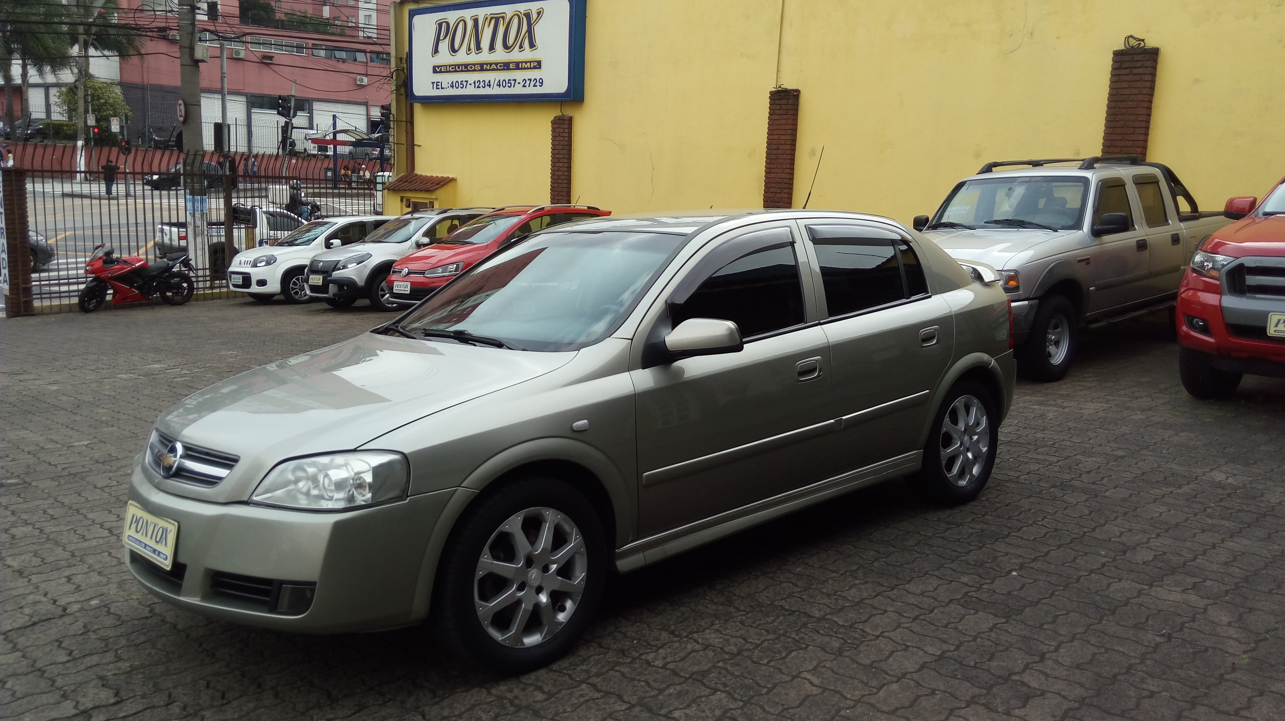ASTRA 2.0 HATCH ,EXCELENTE ESTADO,AR DIREÇÃO VIDROS , 2010 , E PEGAR E ANDAR