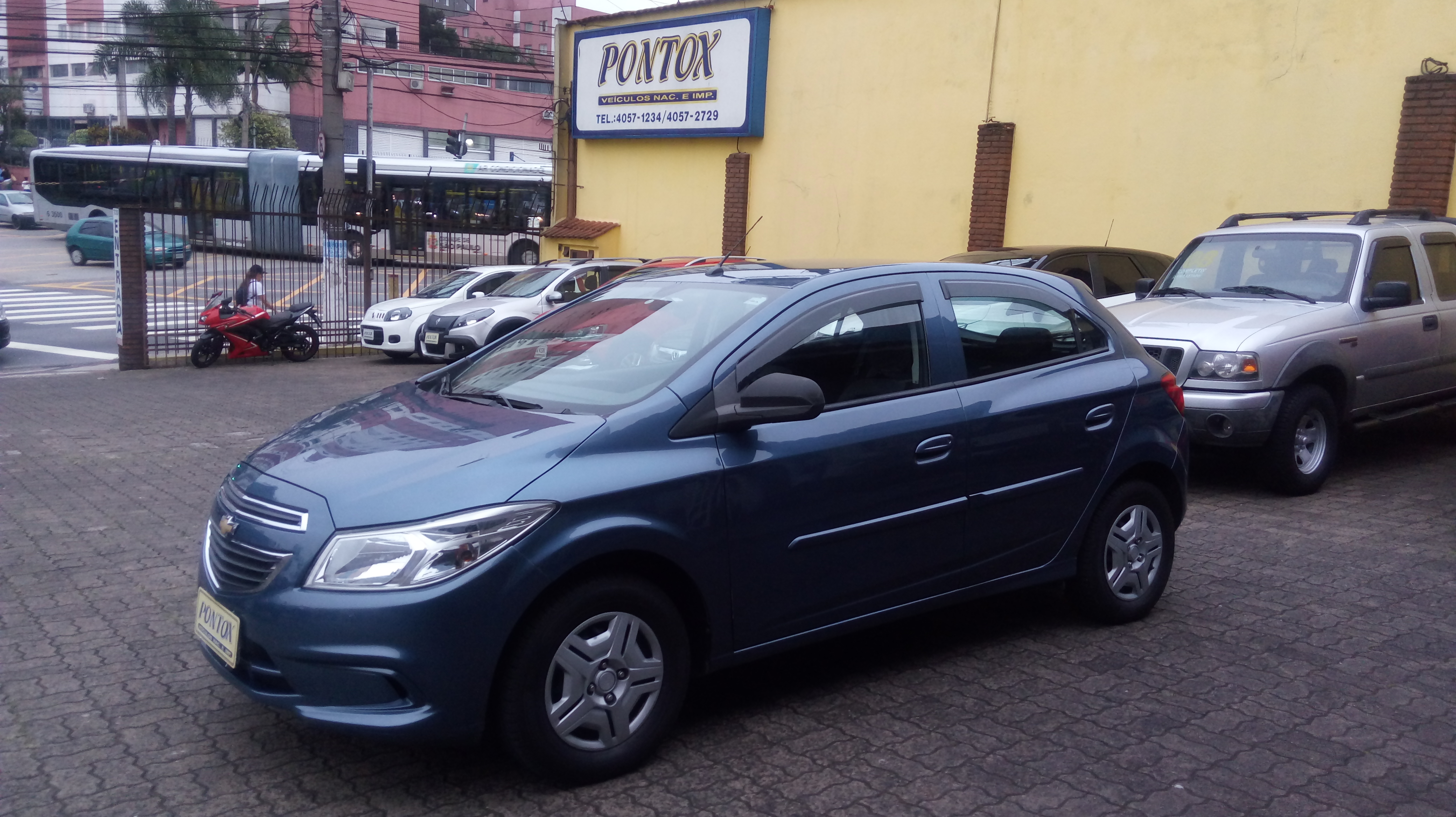 ONIX 1.0 LT , 2015 ,SUPER NOVO , BAIXA KM ,COM AR DIREÇÃO VIDROS , E PEGAR E ANDAR