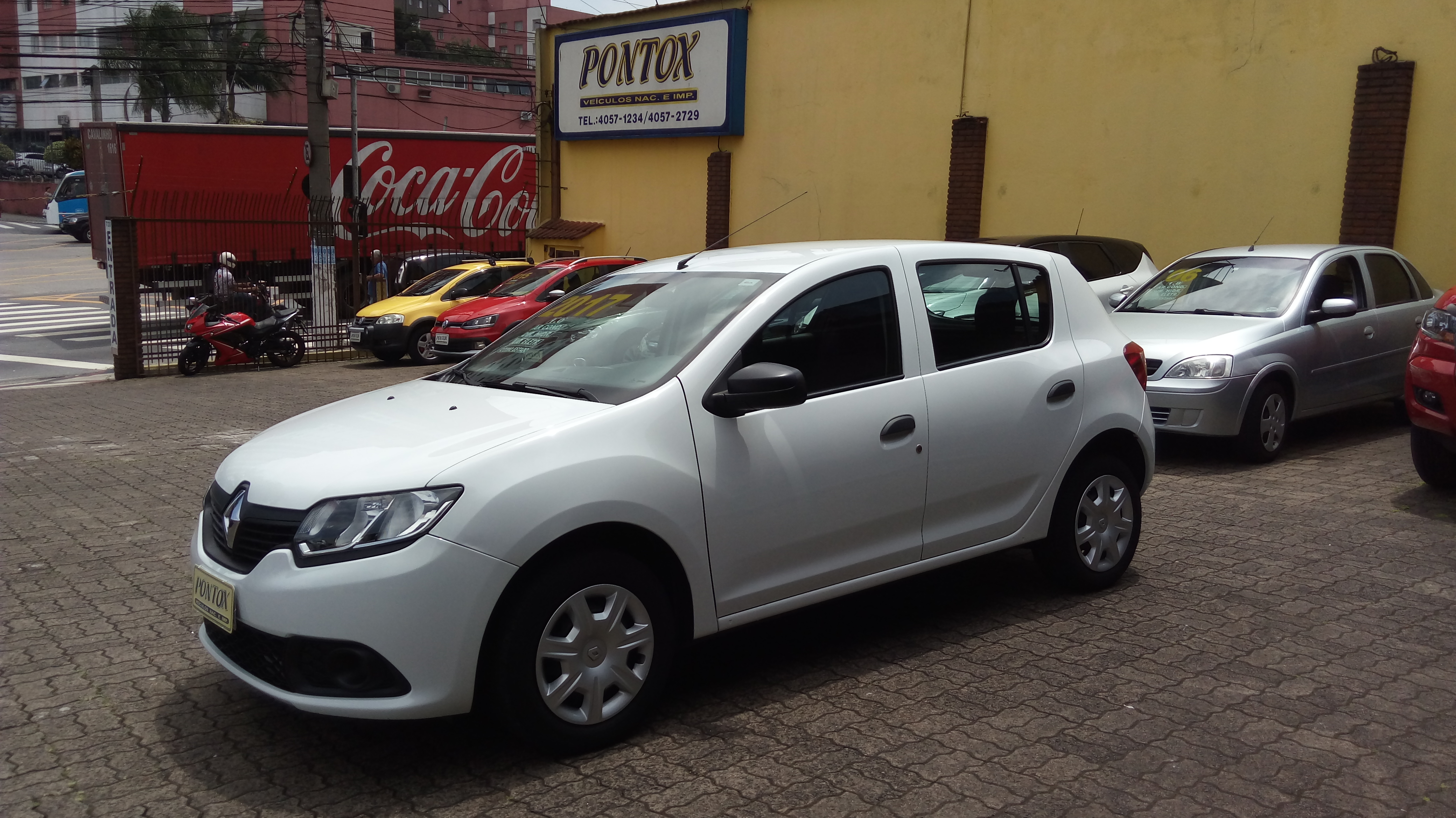 RENAULT SANDERO 1.0 AUTENTIC 2017 , COM AR DIREÇÃO VIDROS ,BAIXA KM ,E PEGAR E ANDAR