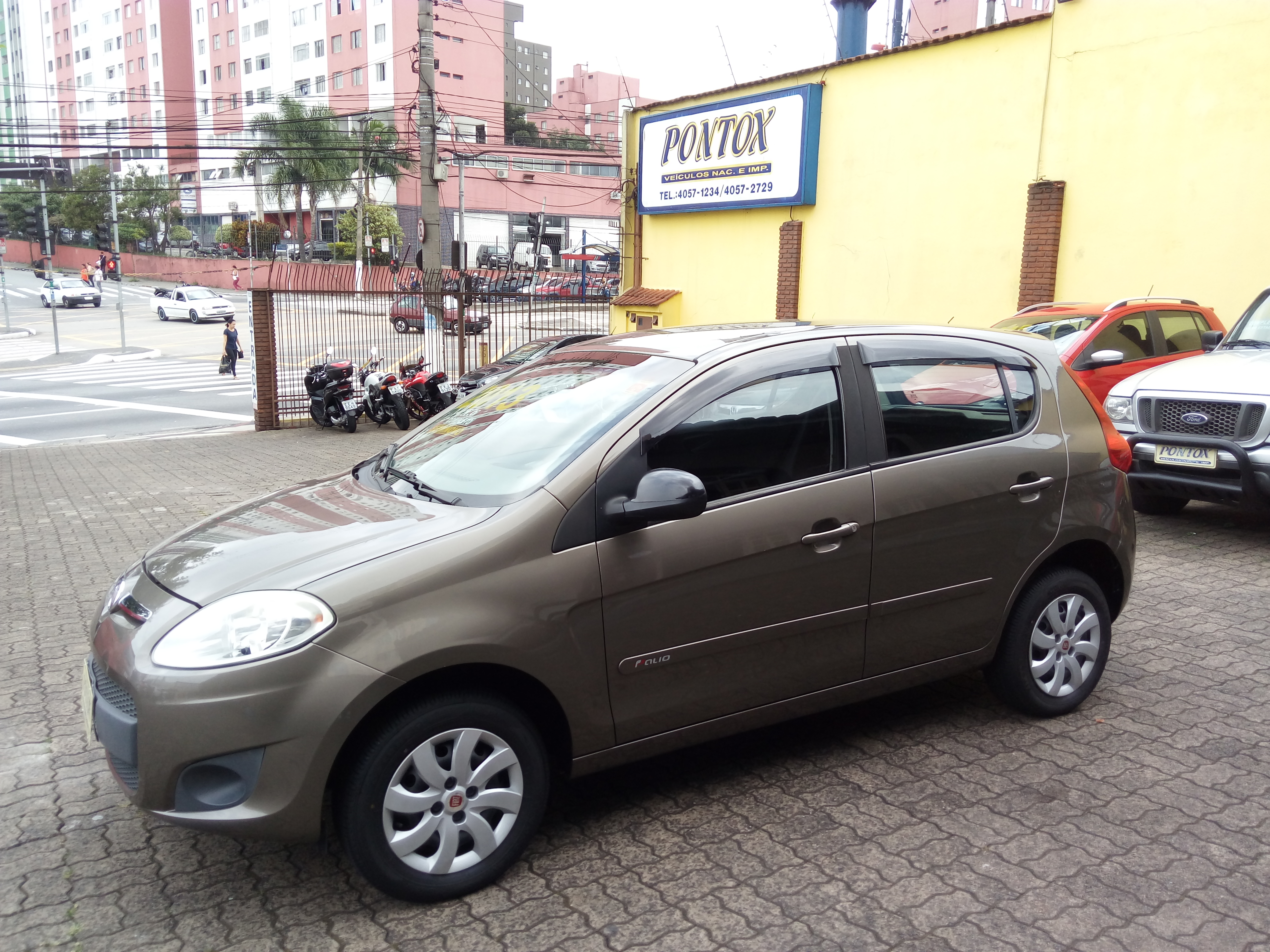 PALIO 1.0 ATTRACTIVE , 2013 ,COM AR DIREÇÃO VIDROS , BAIXA KM , E PEGAR E ANDAR