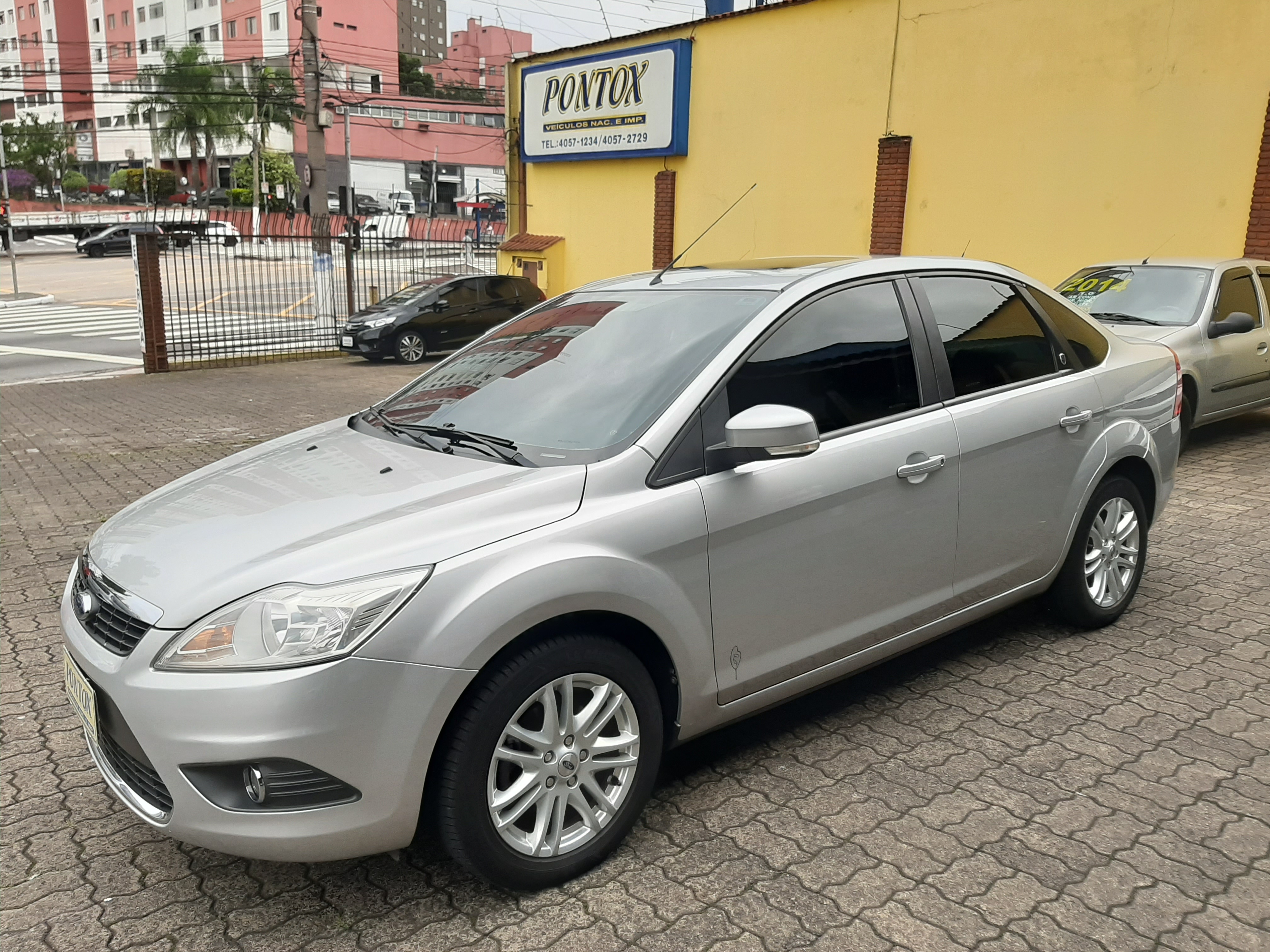FORD FOCUS SEDAN GUIA , AUTOMATICO , SUPER NOVO ,COM TETO E BANCO EM COURO , LINDO