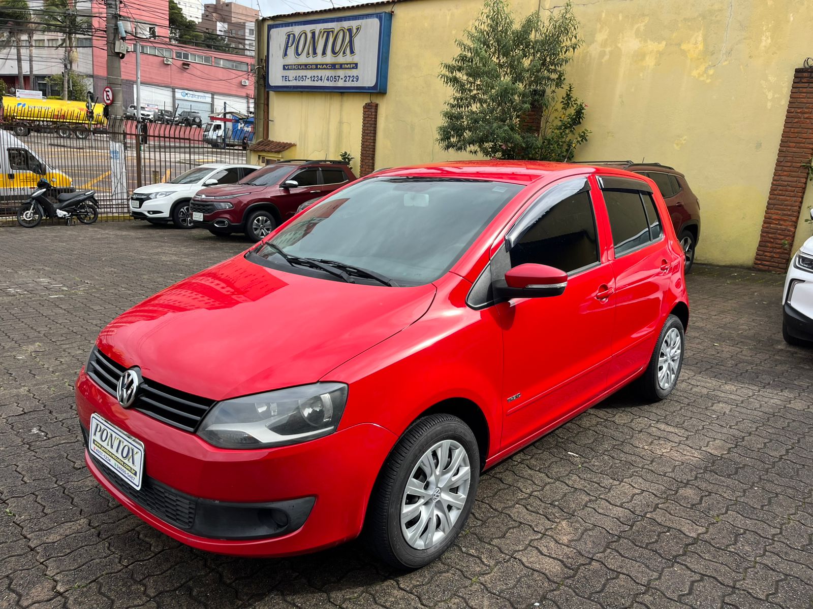 FOX1.6 VHT, 2012 , SUPER NOVO , COM BAIXA KM , AR DIREÇÃO VIDROS TRAVAS E VARIOS OUTROS OPCIONAIS