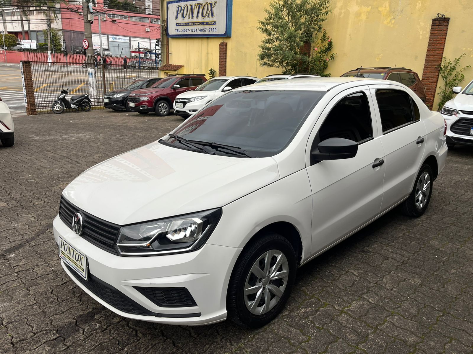VOYAGE 1.0 COM BAIXA KM , 2023 , COM AR DIREÇÃO VIDROS TRAVAS , EXCELENTE ESTADO