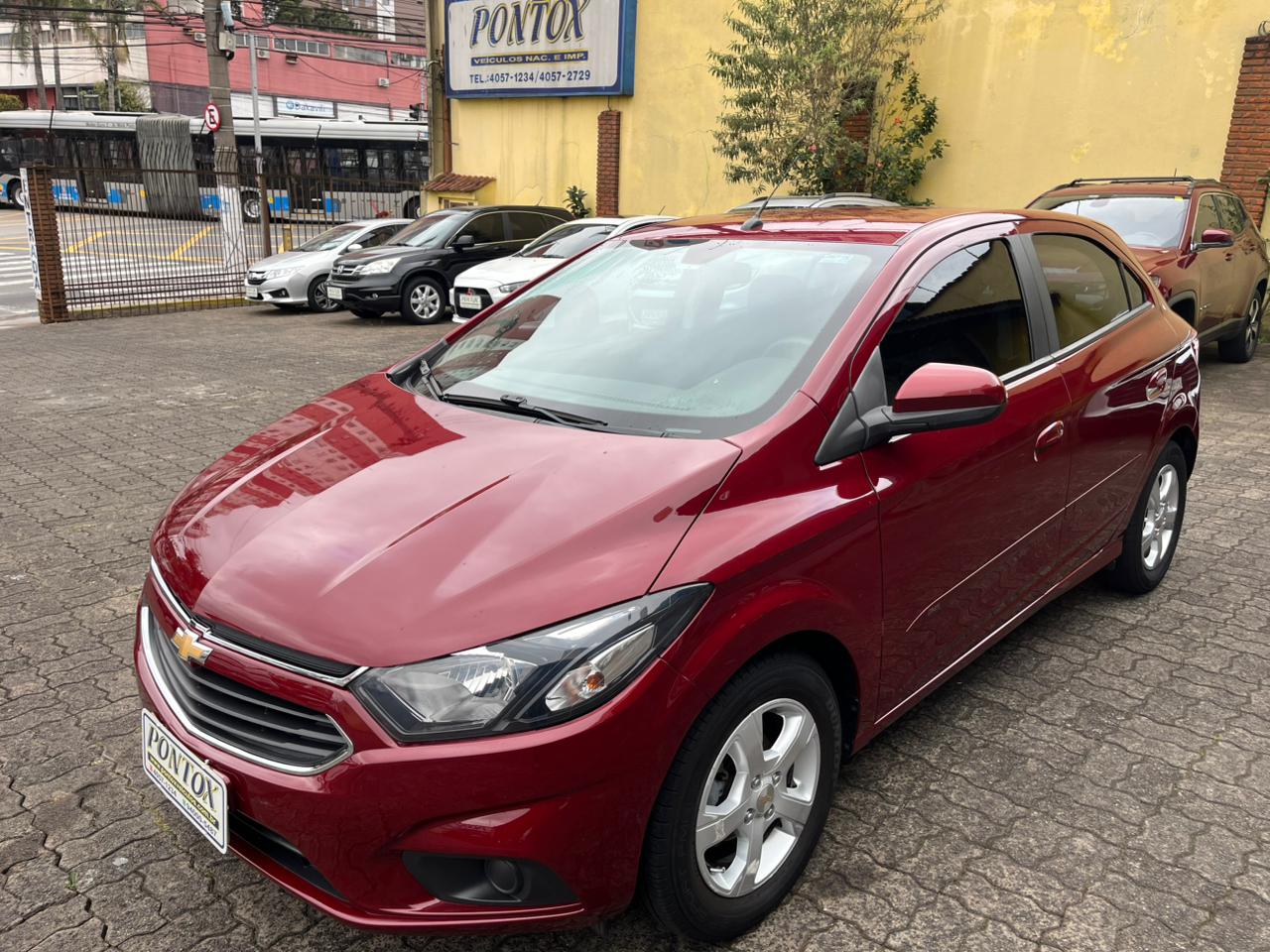 ONIX 1.4 LT 2019 , COM AR DIREÇÃO VIDROS TRAVAS , BAIXA KM , E PEGAR E ANDAR