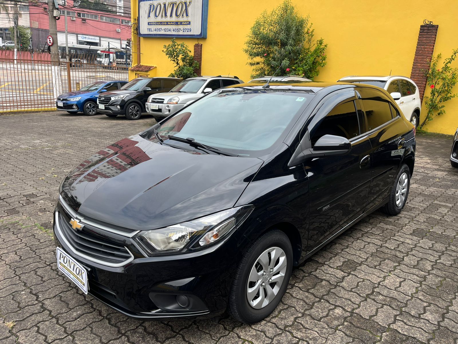 CHEVROLET ONIX 1.0 LT 2019 , SUPER NOVO , COM AR DIREÇÃO VIDROS TRAVAS . OLHOU GOSTOU